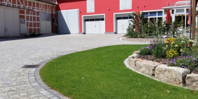 Gartenfirmen nehmen gerne die Ausführung vielfältiger Projekte vor. (Foto: Hauf & Hauf)