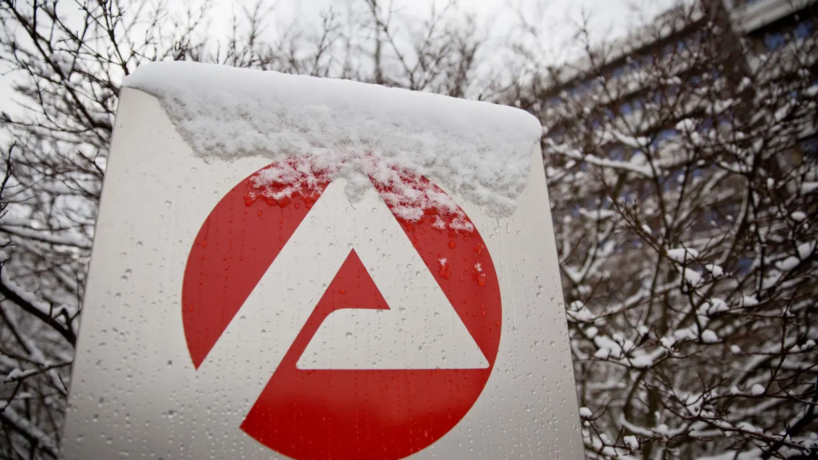 Im Winter steigt die Arbeitslosigkeit traditionell an. (Symbolbild) (Foto: Daniel Karmann/dpa)