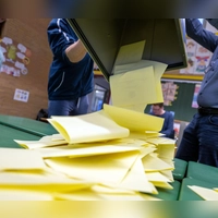 In Schwaben muss der Gemeinderat eines Dorfes abermals gewählt werden. (Symbolbild)  (Foto: Pia Bayer/dpa)