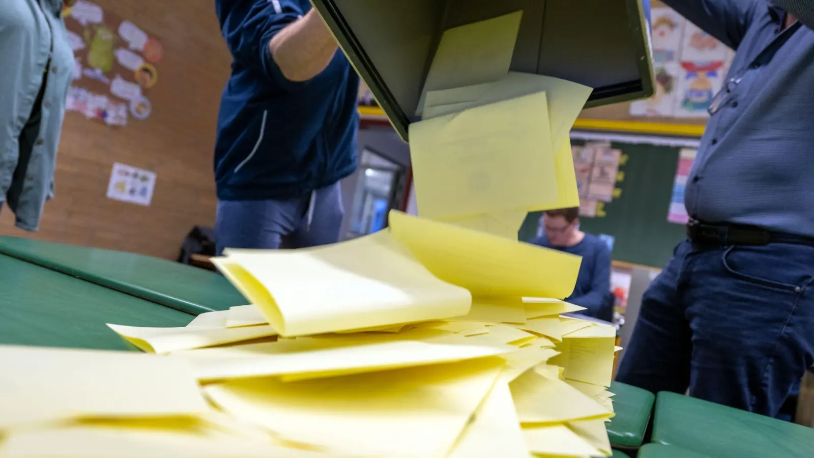 In Schwaben muss der Gemeinderat eines Dorfes abermals gewählt werden. (Symbolbild)  (Foto: Pia Bayer/dpa)