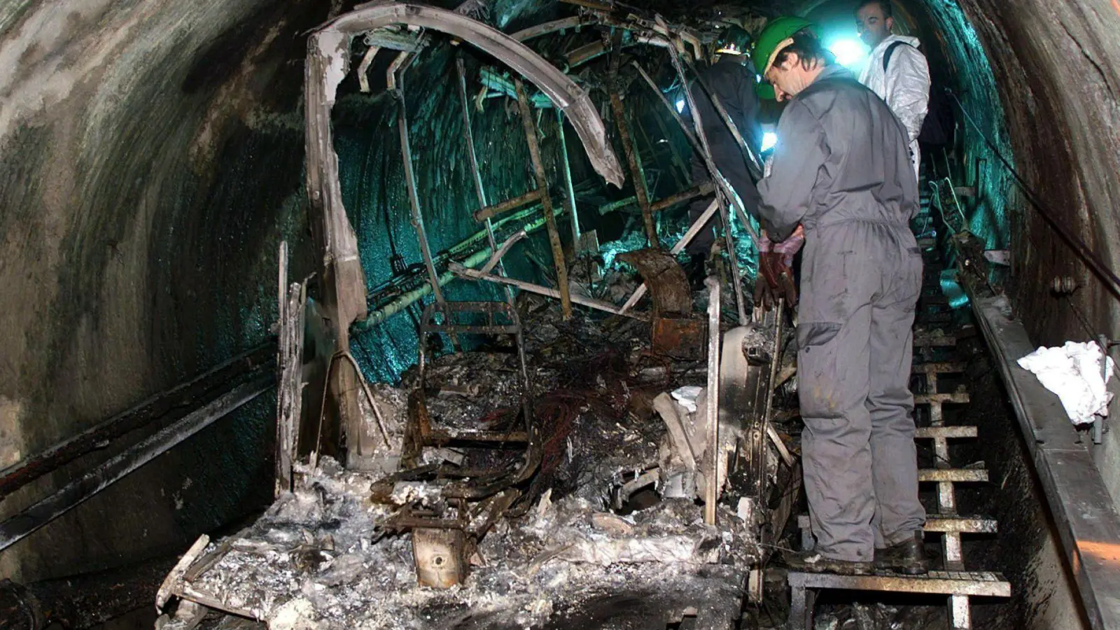 Nur 12 Menschen überlebten das Tunnel-Inferno. (Archivbild) (Foto: Franz Neumayr/epa apa/dpa)