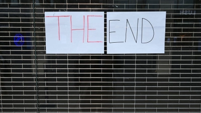 Schluss, aus, Ende? Geht der Arbeitgeber in Insolvenz, haben Betroffene viele Fragen. (Foto: Bernd Weißbrod/dpa)