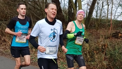 Johannes Strobel (grünes Trikot) lag das ganze Rennen über auf Podiumskurs und wurde Dritter seiner Altersklasse. (Foto: Steffi Strobel)