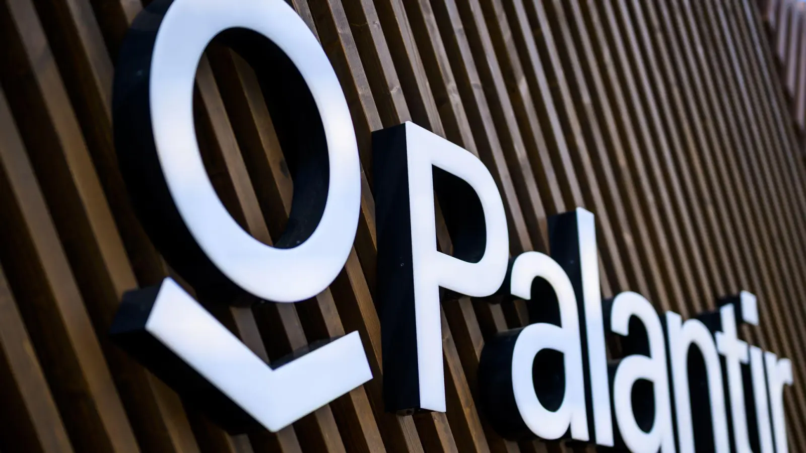 Palantir ist auf die Auswertung großer Datenmengen spezialisiert. (Archivbild) (Foto: Gian Ehrenzeller/KEYSTONE/dpa)