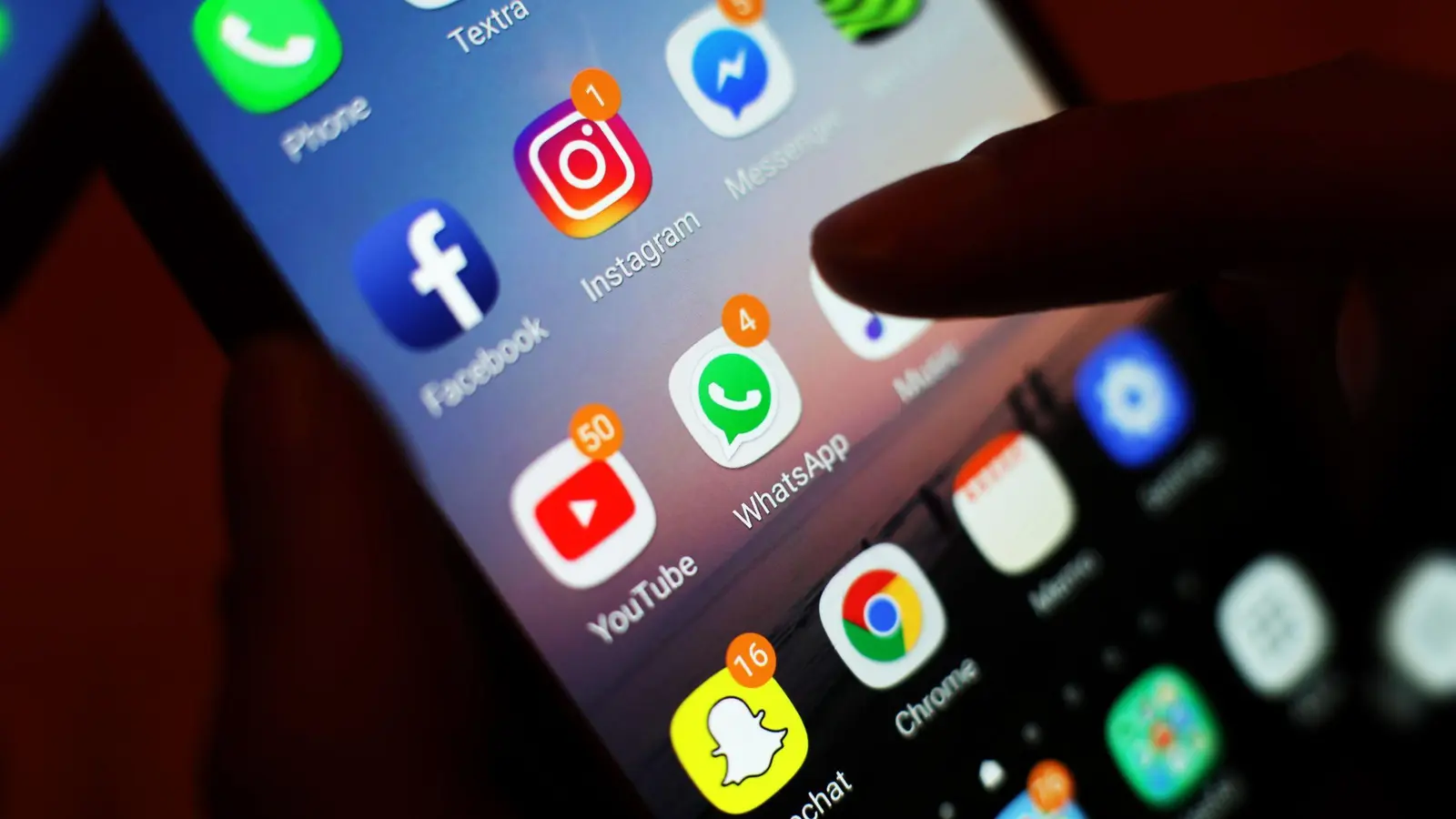 Junge Menschen nutzen soziale Medien am intensivsten. (Symbolbild) (Foto: Yui Mok/PA Wire/dpa)