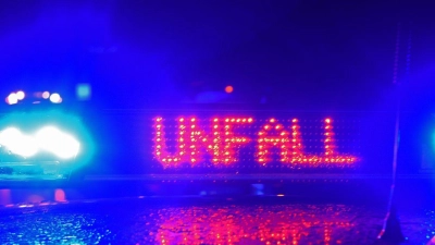 Die A94 in Richtung Passau blieb für mehrere Stunden gesperrt. (Symbolbild) (Foto: Stefan Puchner/dpa)