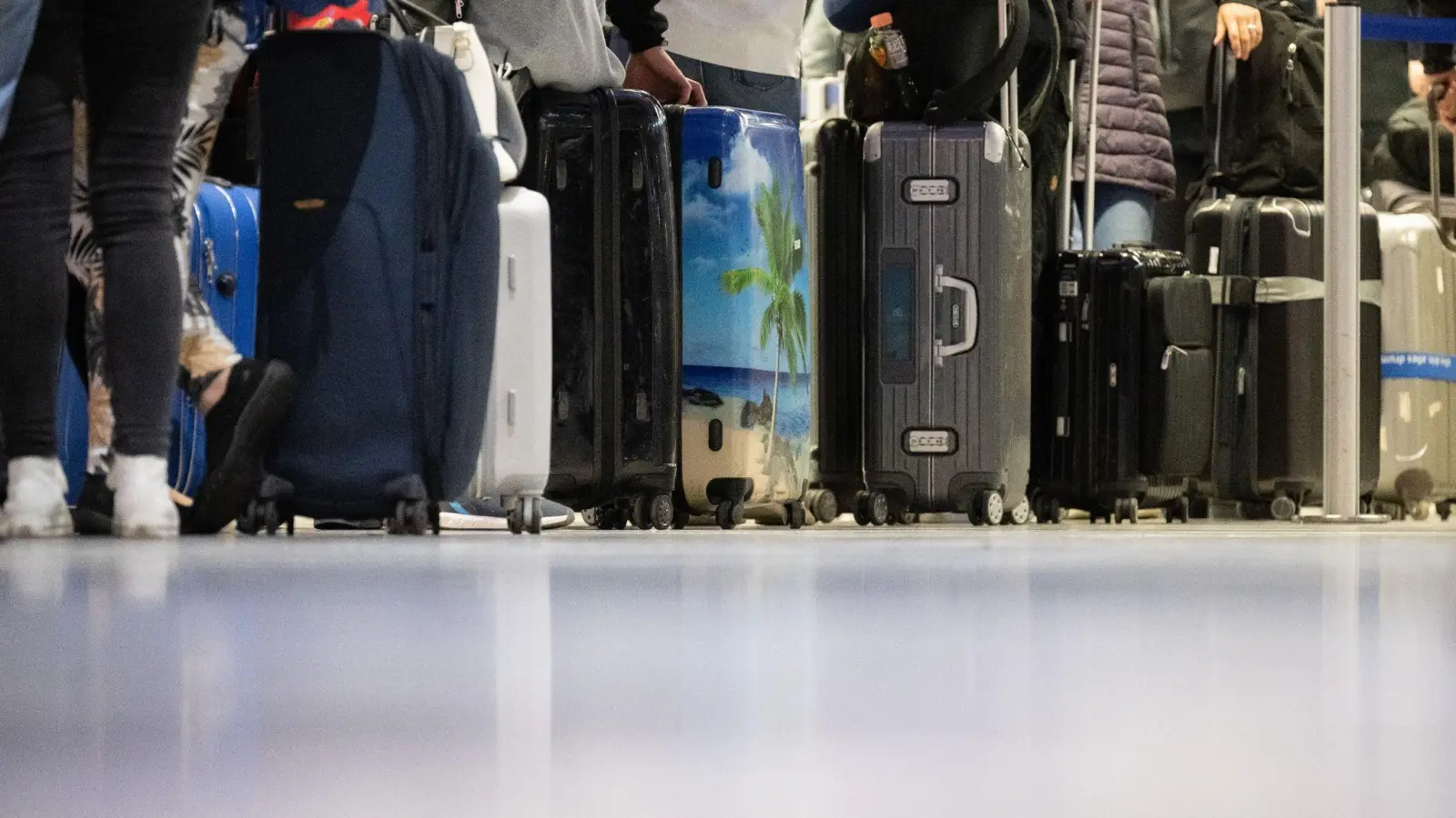 Vertreter von Flughäfen und Reisebranche sind zuversichtlich, dass sich ein Flugchaos wie im vergangenen Jahr in diesem Sommer so nicht wiederholt. (Foto: Sebastian Gollnow/dpa)