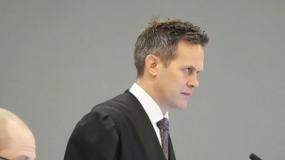 Staatsanwalt Sturla Henriksbø (rechts) möchte, dass Høiby zu einer längeren Gefängnisstrafe verurteilt wird. (Archivbild) (Foto: Ole Berg-Rusten/NTB/dpa)