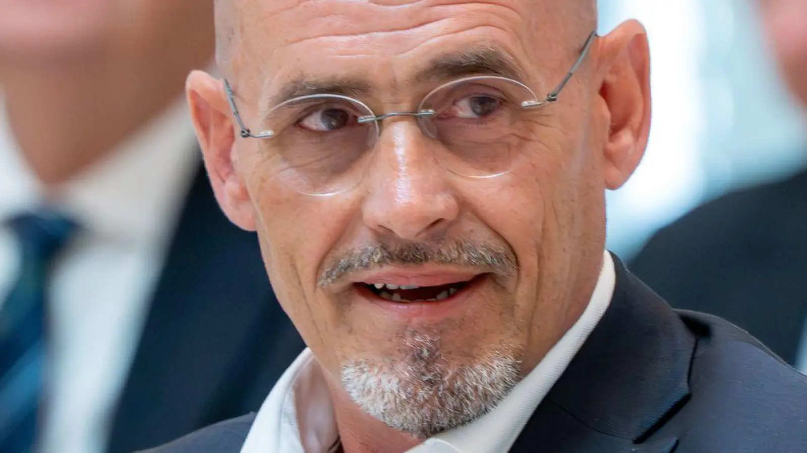 Die SPD/BSW-Koalition - darunter Ministerpräsident Dietmar Woidke (SPD) und BSW-Fraktionschef Niels-Olaf Lüders - berät über zwei umstrittene Medienstaatsverträge (Archivbild). (Foto: Soeren Stache/dpa)