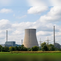 Das stillgelegte Kernkraftwerk Isar 2 nahe Landshut befindet sich seit 2023 im Rückbau. (Archivbild) (Foto: Peter Kneffel/dpa)