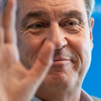 Wer folgt auf Frank-Walter Steinmeier? CSU-Chef Söder will von einer Ankündigung nicht abrücken. (Foto: Peter Kneffel/dpa)