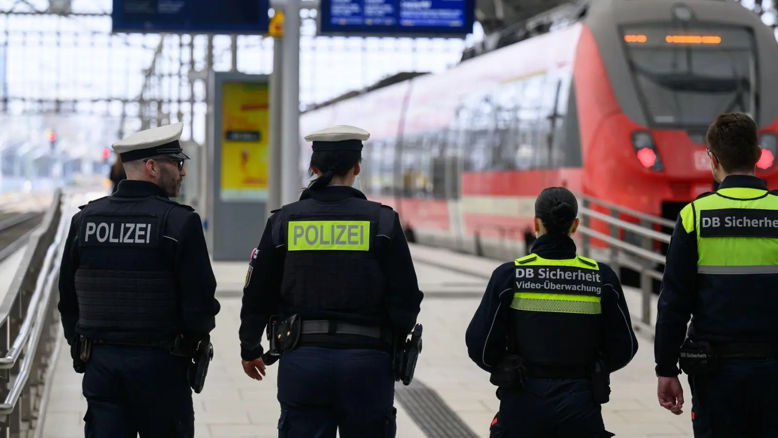 Die Bundespolizei hat im vergangenen Jahr mehr Gewaltdelikte an Bahnhöfen und anderen Orten, wo sie für die Sicherheit zuständig ist, festgestellt. (Archivbild) (Foto: Robert Michael/dpa)