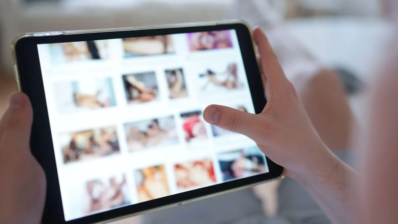 Telefonica muss den Zugang seiner Kunden zu zwei großen Pornoseiten vorerst gesperrt lassen. (Symbolbild) (Foto: Marcus Brandt/dpa)