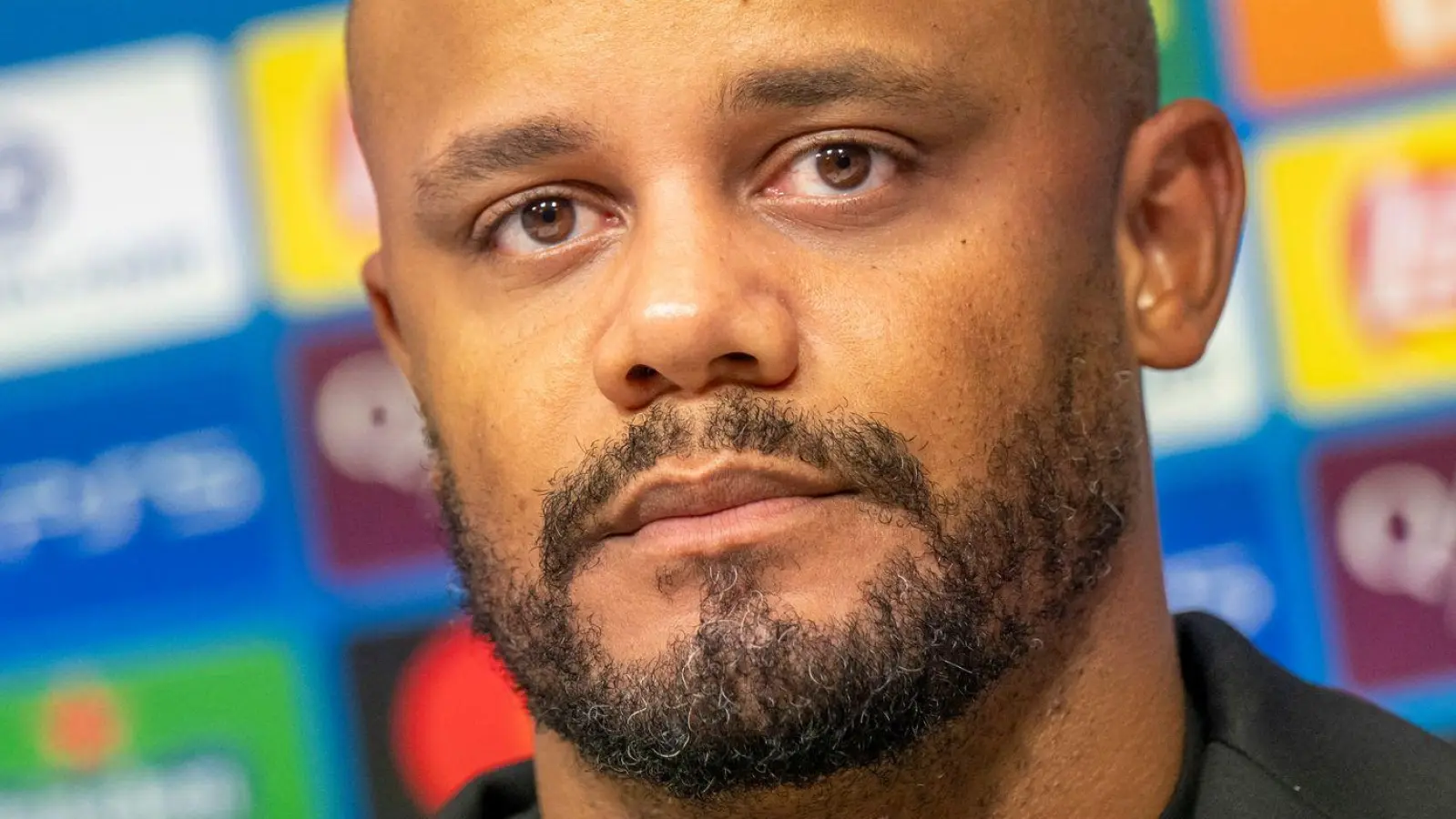 Vincent Kompany äußert sich zum Gegner FC Pafos. (Foto: Peter Kneffel/dpa)
