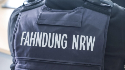 Mit einer großangelegten Razzia gehen Behörden gegen ein System von Scheinfirmen vor. (Archivbild) (Foto: Oliver Berg/dpa)