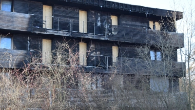 Ein Sachverständiger wird sich das Wohngebäude in der Ansbacher Herbartstraße genau anschauen. Erst dadurch entscheidet sich, ob das Gebäude noch zu retten ist. (Foto: Florian Schwab)