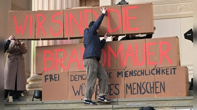 In Kommunalparlamenten im Osten grenzen sich die restlichen Parteien ähnlich stark von der AfD ab wie im Westen, sagen Forscher. (Archivbild) (Foto: Michael Bahlo/dpa)