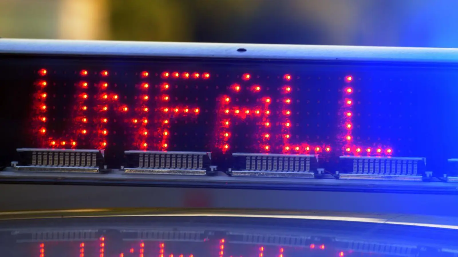 Bei einem Unfall in der Nähe von Herbolzheim stießen zwei Autos zusammen. (Symbolbild: Stefan Puchner/dpa)