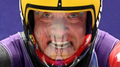 Felix Loch patzt im ersten von vier Läufen trotz Startrekord. (Foto: Robert Michael/dpa)