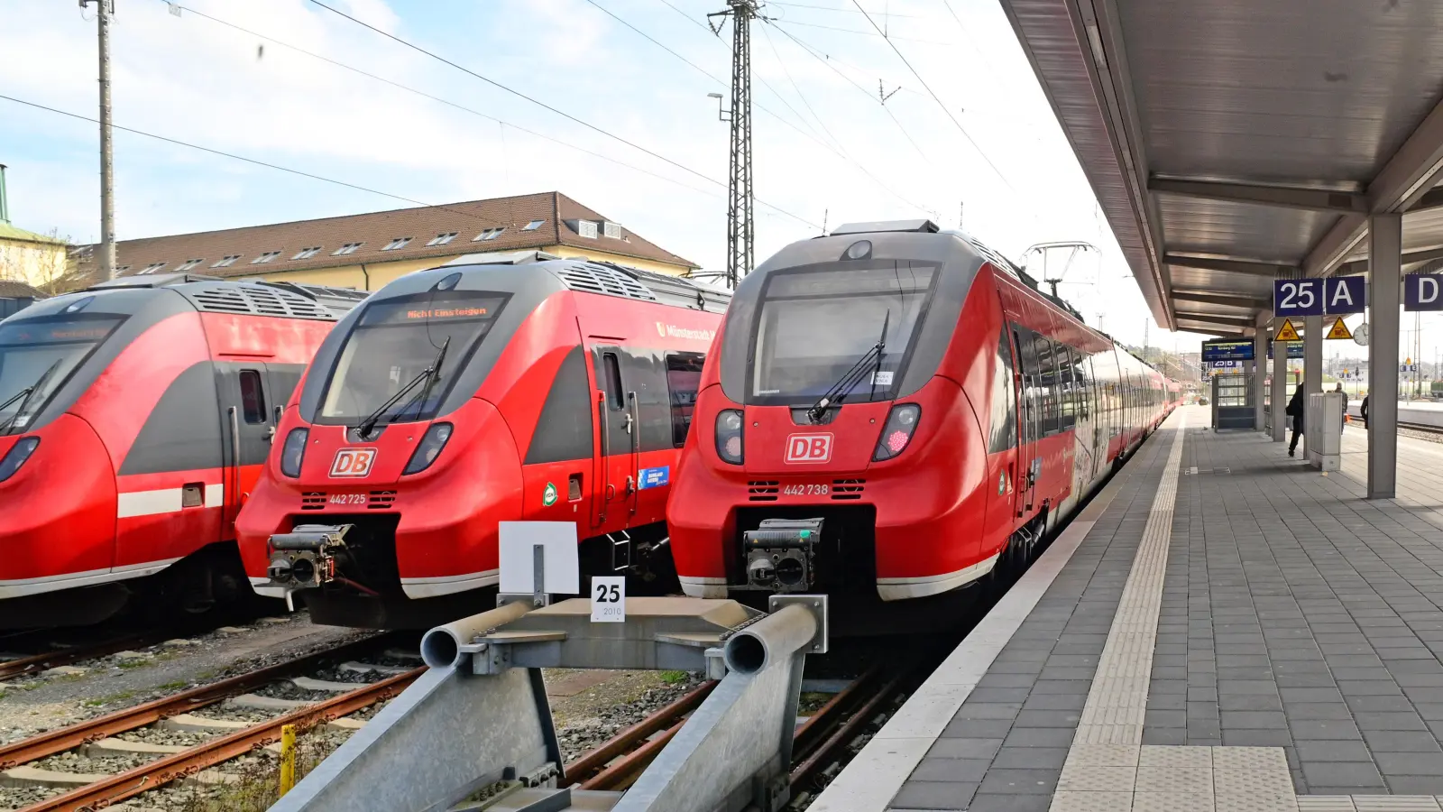 Auf Verzögerungen mussten sich Fahrgäste einstellen, die vom Ansbacher Bahnhof aus nach Nürnberg wollten. (Symbolbild: Jim Albright)