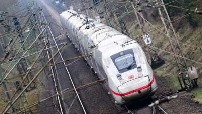 Eine Neubaustrecke Hannover - Hamburg ist umstritten.  (Foto: Julian Stratenschulte/dpa)