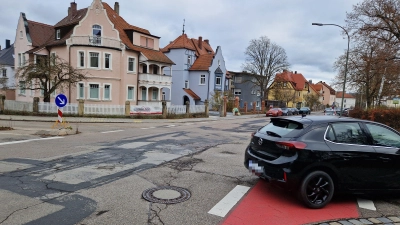 Die Crailsheimstraße – hier die Kreuzung mit der Friedrichstraße – soll im kommenden Jahr saniert werden. Es folgen dann weitere Straßen rund um den Angletplatz. (Foto: Andrea Walke)