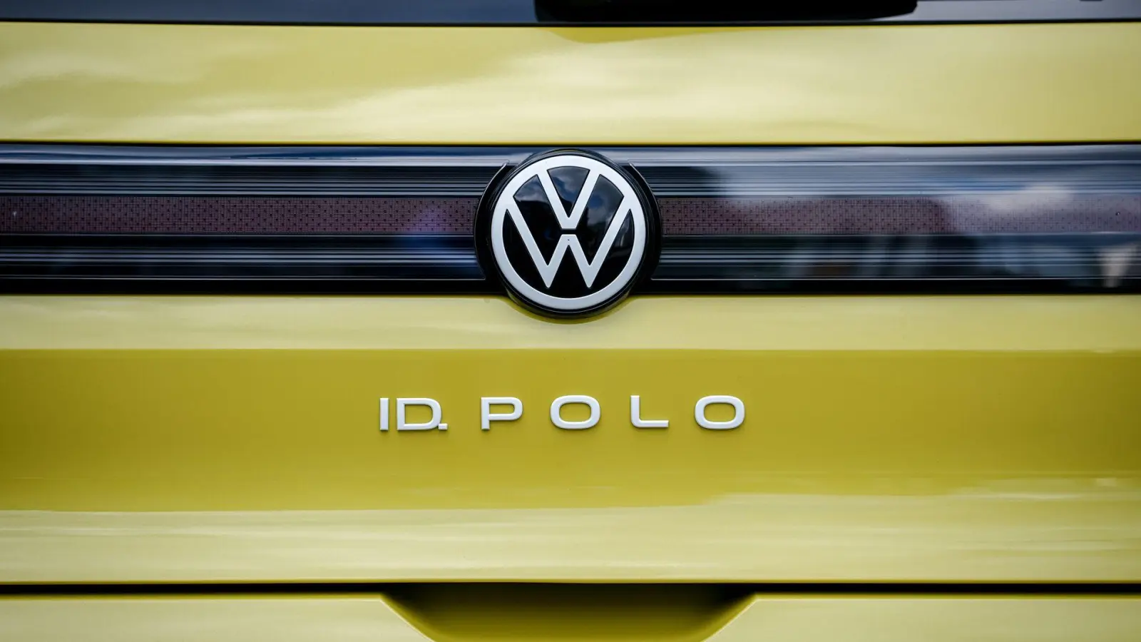 Mit dem ID. Polo verabschiedet sich VW von den Nummern in den Modellnamen und kehrt zu den bekannten Bezeichnungen zurück. Die Studie hatte noch ID.2all geheißen. (Archivbild) (Foto: Kay Nietfeld/dpa)