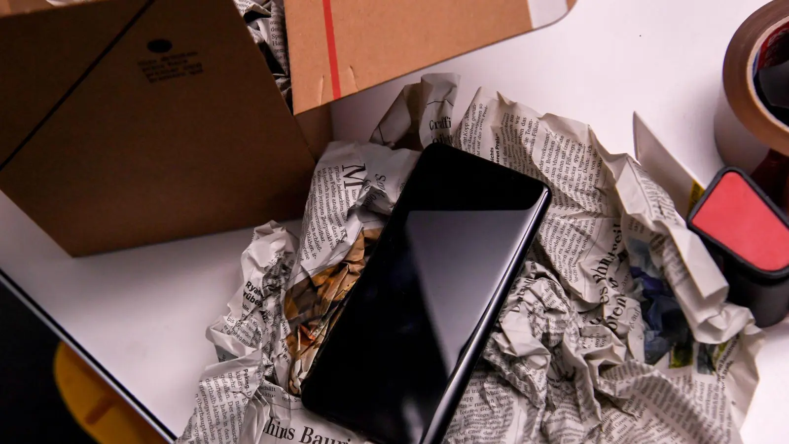 Gebrauchte Elektronik kann über Online-Ankaufportale oft schnell einen fairen Preis erzielen - wenn man ein paar Dinge beachtet. (Foto: Christin Klose/dpa-tmn)