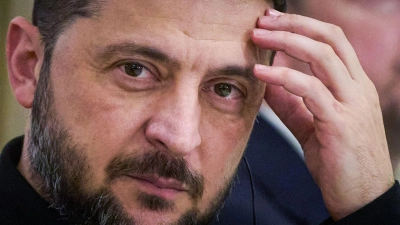 Nach Angaben von Selenskyj wurde nach den schweren Luftangriffen in der Nacht nun am Tag ein weiteres Kraftwerk angegriffen. (Archivbild) (Foto: Efrem Lukatsky/AP/dpa)