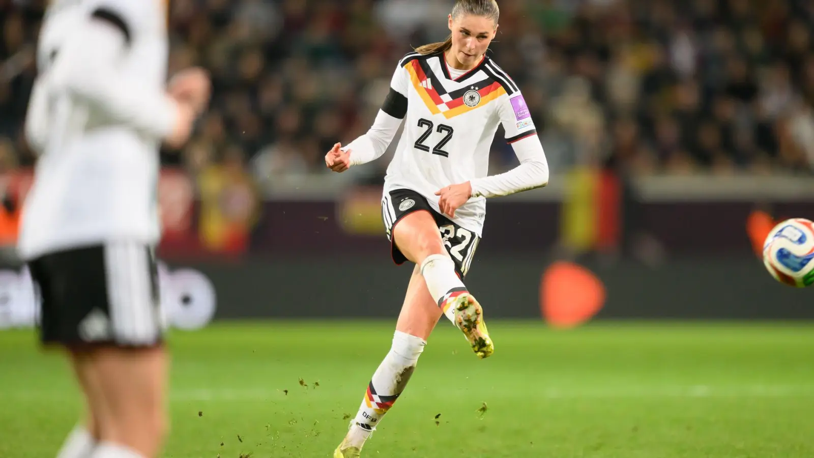 Die spielerische Klasse von Jule Brand soll den Deutschen in Norwegen helfen. (Foto: Robert Michael/dpa)