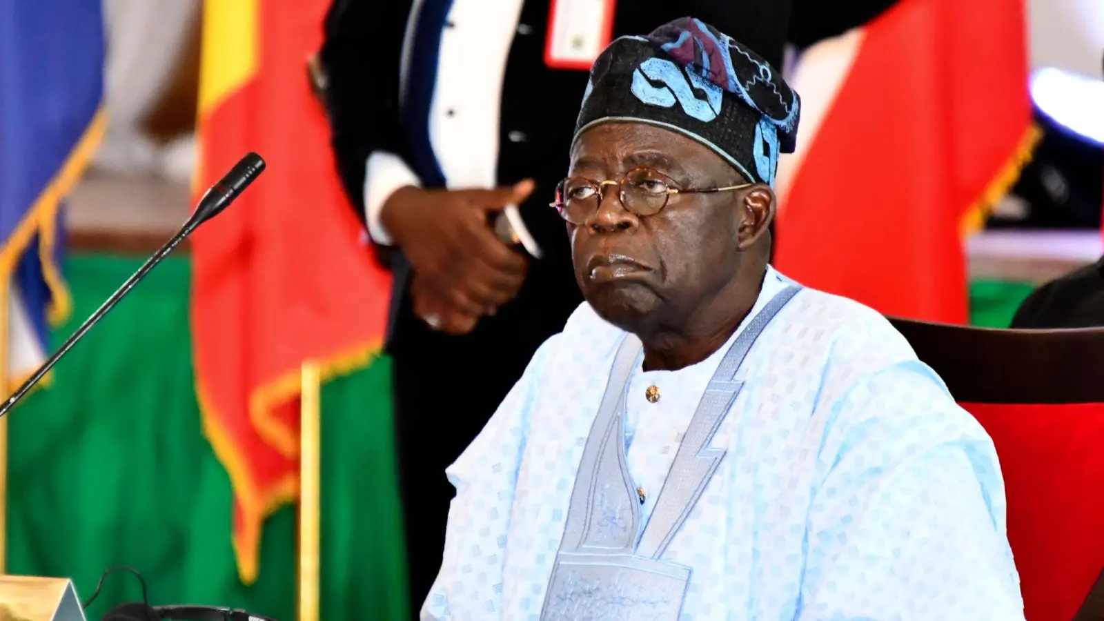 Der nigerianische Präsident Bola Tinubu nimmt an der Ecowas-Sitzung in Abuja teil. (Foto: Gbemiga Olamikan/AP/dpa)