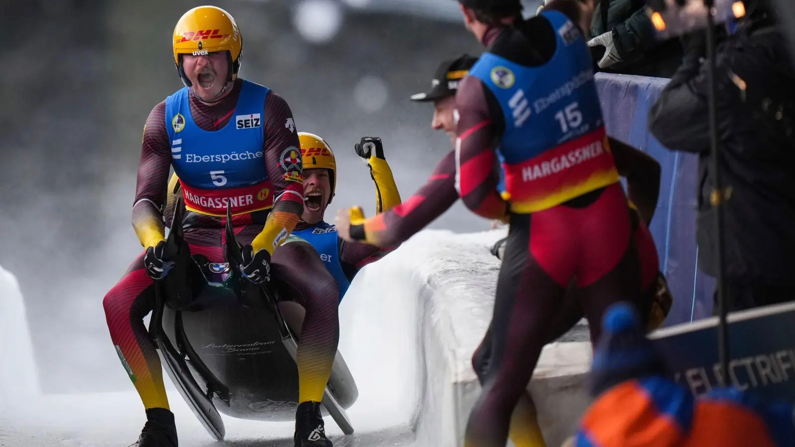 Rodel-Coup: WM-Gold für Hannes Orlamünder und Paul Gubitz. (Foto: DARRYL DYCK/The Canadian Press/AP/dpa)