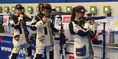 Famoses Trio: Xenia Mund, Theresa Schnell und Alyssa Ott (von links) holten zum Abschluss der Europameisterschaft noch Bronze. (Foto: Rainer Bauer)