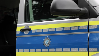 Nach zwei Hinweisen aufmerksamer Zeugen stellte die Polizei einen betrunkenen Autofahrer. (Symbolbild: Constantin Prosch)