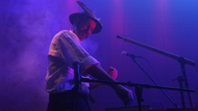 Laut und Lederhosen: Der Loisach Marci lässt es krachen. (Foto: Martina Kramer)