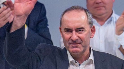 Hubert Aiwanger ist bei der Landesversammlung der Freien Wähler als Vorsitzender im Amt bestätigt worden. (Foto: Armin Weigel/dpa)