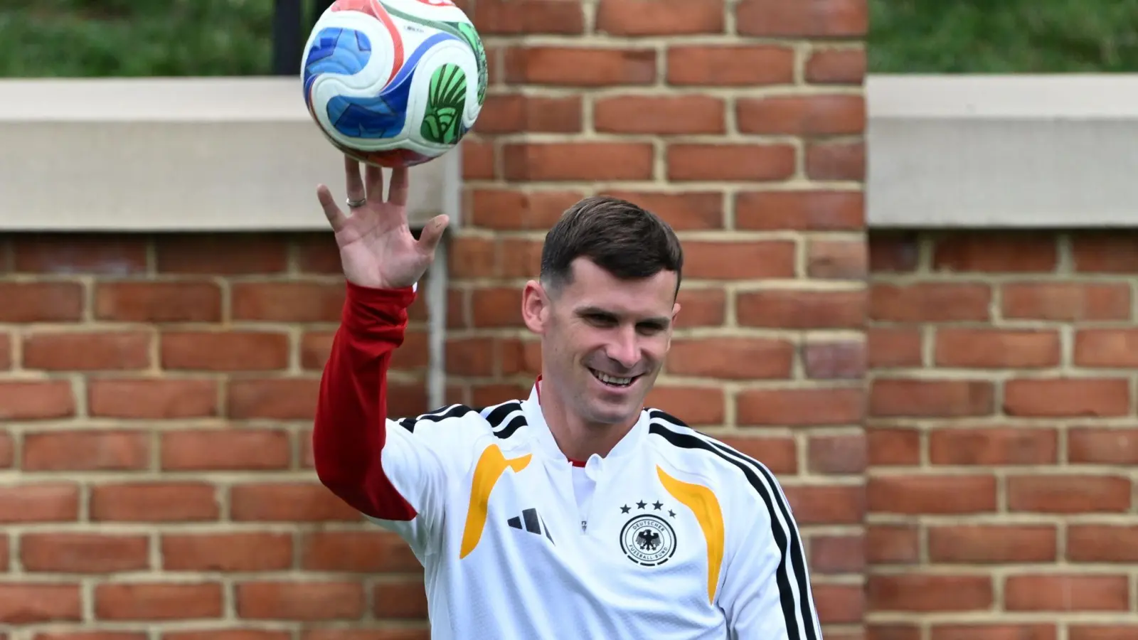 Pascal Groß wird das DFB-Trikot künftig nicht mehr tragen. (Archivbild)  (Foto: Federico Gambarini/dpa)