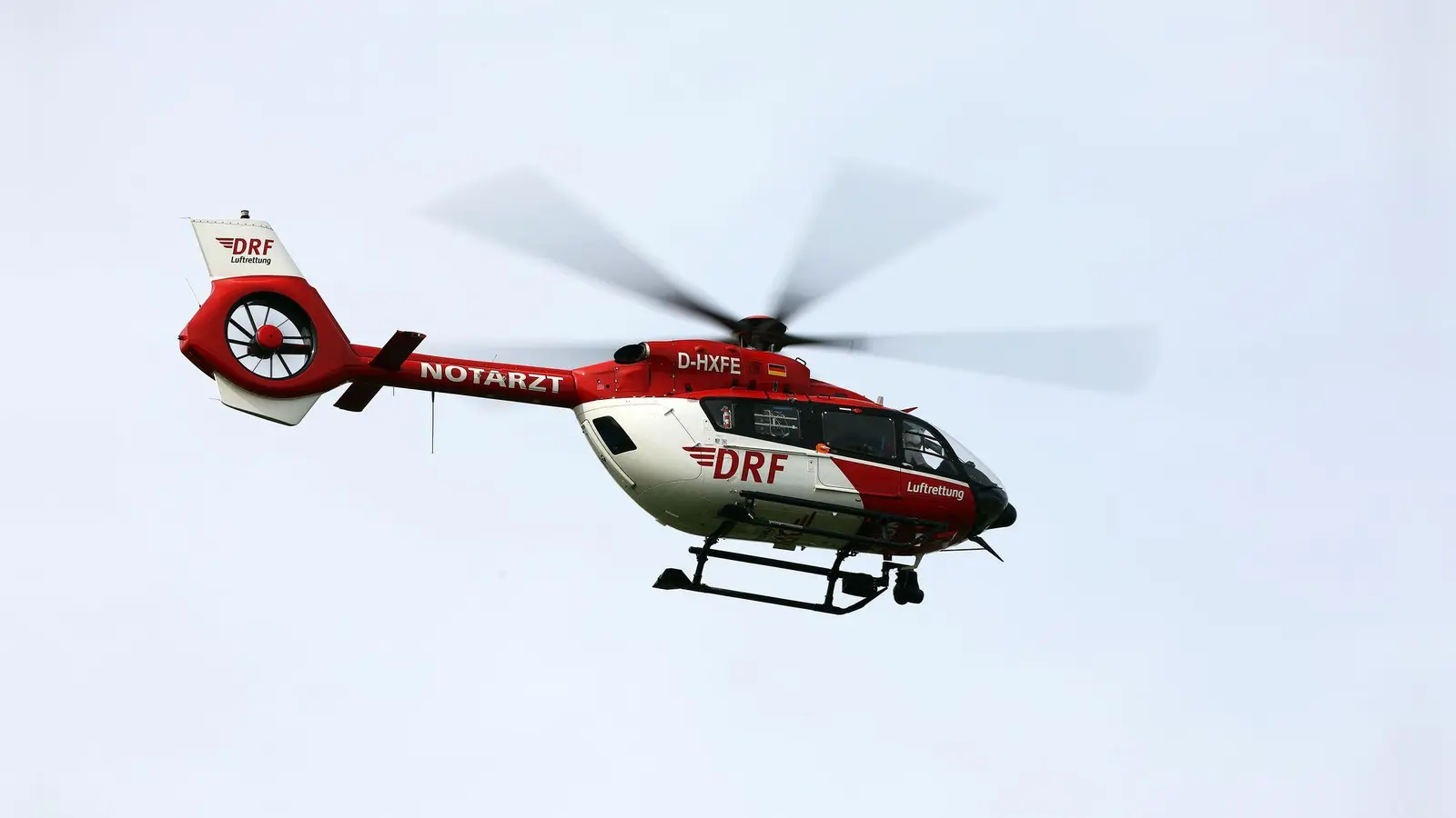 Der schwer verletzte Mann wurde in ein Krankenhaus geflogen. (Symbolbild) (Foto: Jan Woitas/dpa)