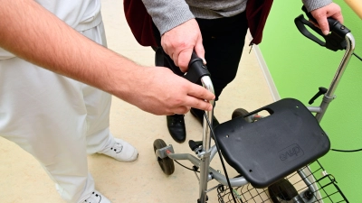 In Deutschland herrscht akuter Mangel an Pflegekräften. Einem Iraker, der in Uffenheim sein Zuhause gefunden hat, wird nun wohl eine Ausbildung zum Pflegehelfer dennoch verweigert. (Foto: Jim Albright)