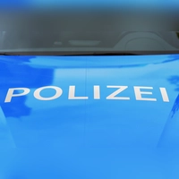 Zwei Schlägereien an ein und demselben Ort in der Ansbacher Innenstadt haben in der Nacht zum Samstag die Polizei beschäftigt. (Symbolbild: Jim Albright)