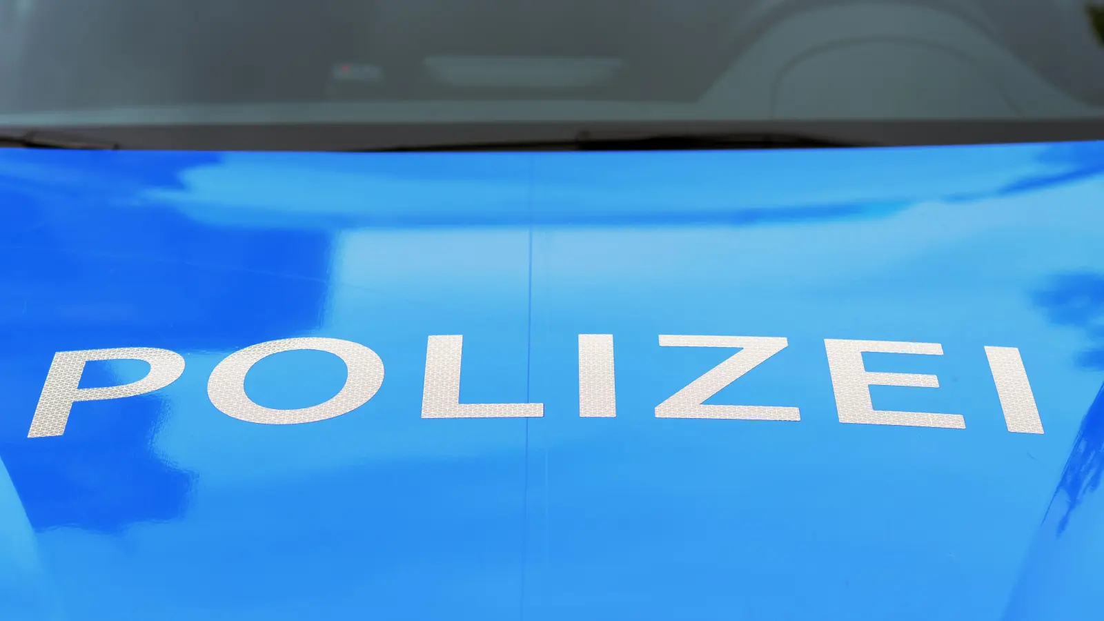 Ein 18-Jähriger hat sich mit seinem Auto in Wolframs-Eschenbach überschlagen. Die Polizei stellte fest, dass er betrunken am Steuer saß. (Foto: Jim Albright)