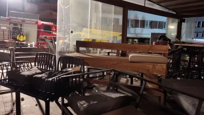 Hunderte Menschen hatten in der Bar den Jahreswechsel gefeiert. (Foto: Police Cantonale Valaisanne/Police Cantonale Valaisanne/AP/dpa)