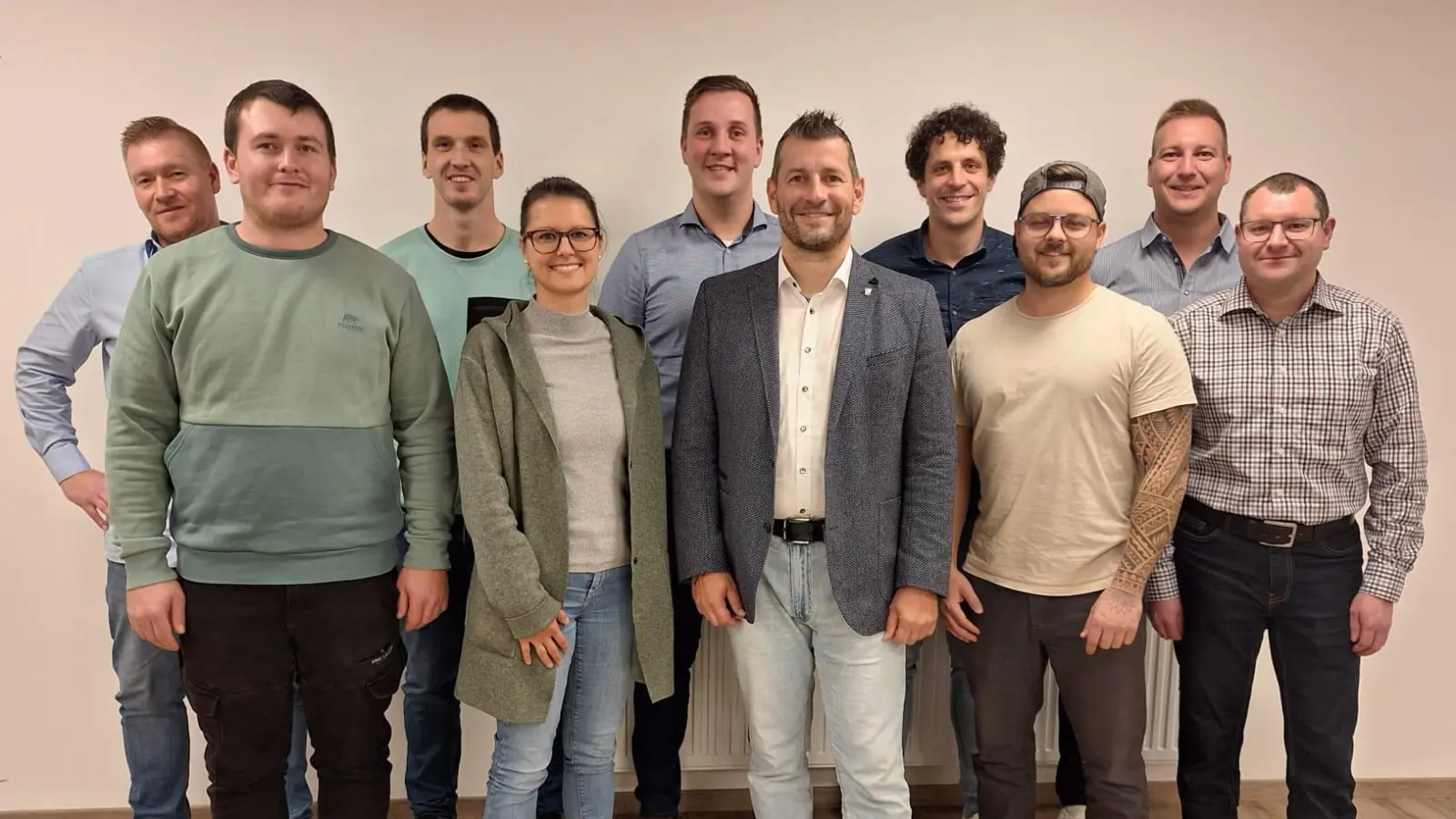 Mit dem amtierenden Bürgermeister Simon Schäffler (Dritter von links) geht die Freie Wählergemeinschaft ins Rennen. (Foto: Wählergemeinschaft/Heinz Kern)