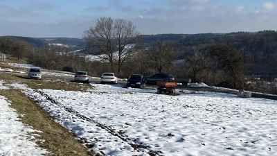 Auch der neue Standort des möglichen Blockheizkraftwerks macht Probleme, denn vielleicht müssten dafür die Parkflächen nördlich des Mühlbucks weichen. (Foto: Yvonne Neckermann)