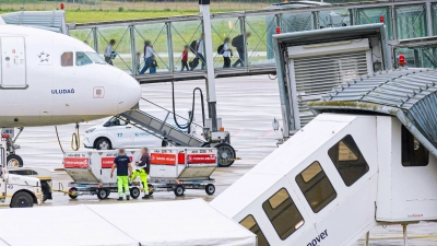 Trotz Stopp des Aufnahmeprogramms durften erneut einige Afghanen nach Deutschland ausreisen. (Foto: Moritz Frankenberg/dpa)