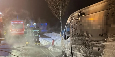 Anfang Februar war in Uffenheim ein Transporter ausgebrannt. Nun vermeldet die Polizei Neuigkeiten. (Archivbild: Feuerwehr Uffenheim)
