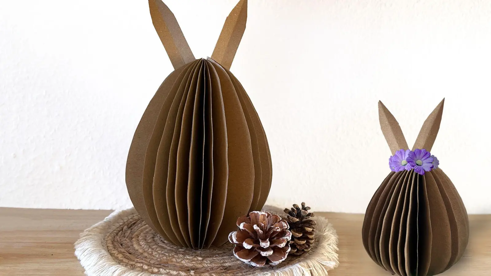 Aus Kraft- oder Tonpapier lassen sich schnell 3D-Osterhasen basteln. (Foto: DIY Academy/dpa-tmn)