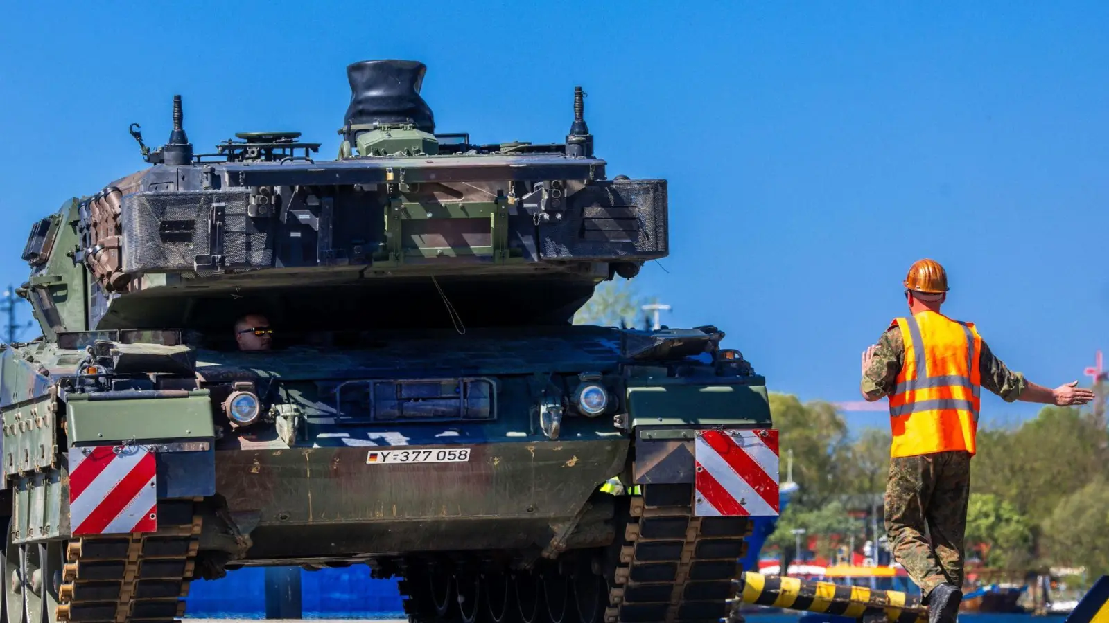 Anderthalb Wochen übten Reservisten der Bundeswehr den Schutz und die Sicherung verteidigungswichtiger Infrastruktur. (Foto: Jens Büttner/dpa)