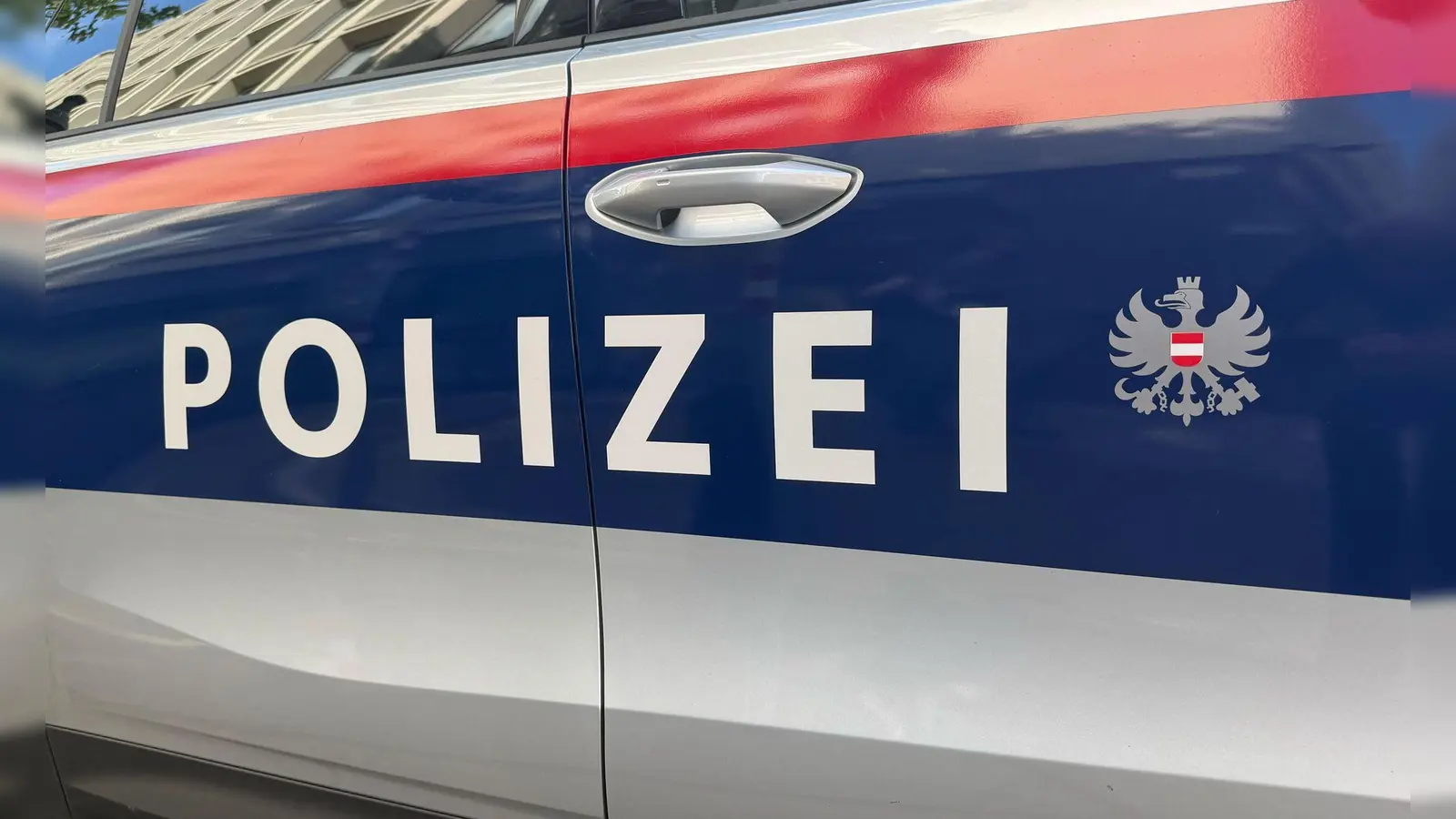 Für einen Autofahrer aus Deutschland kommt nach einem Unfall in Österreich jede Hilfe zu spät. (Symbolbild) (Foto: Matthias Röder/dpa)