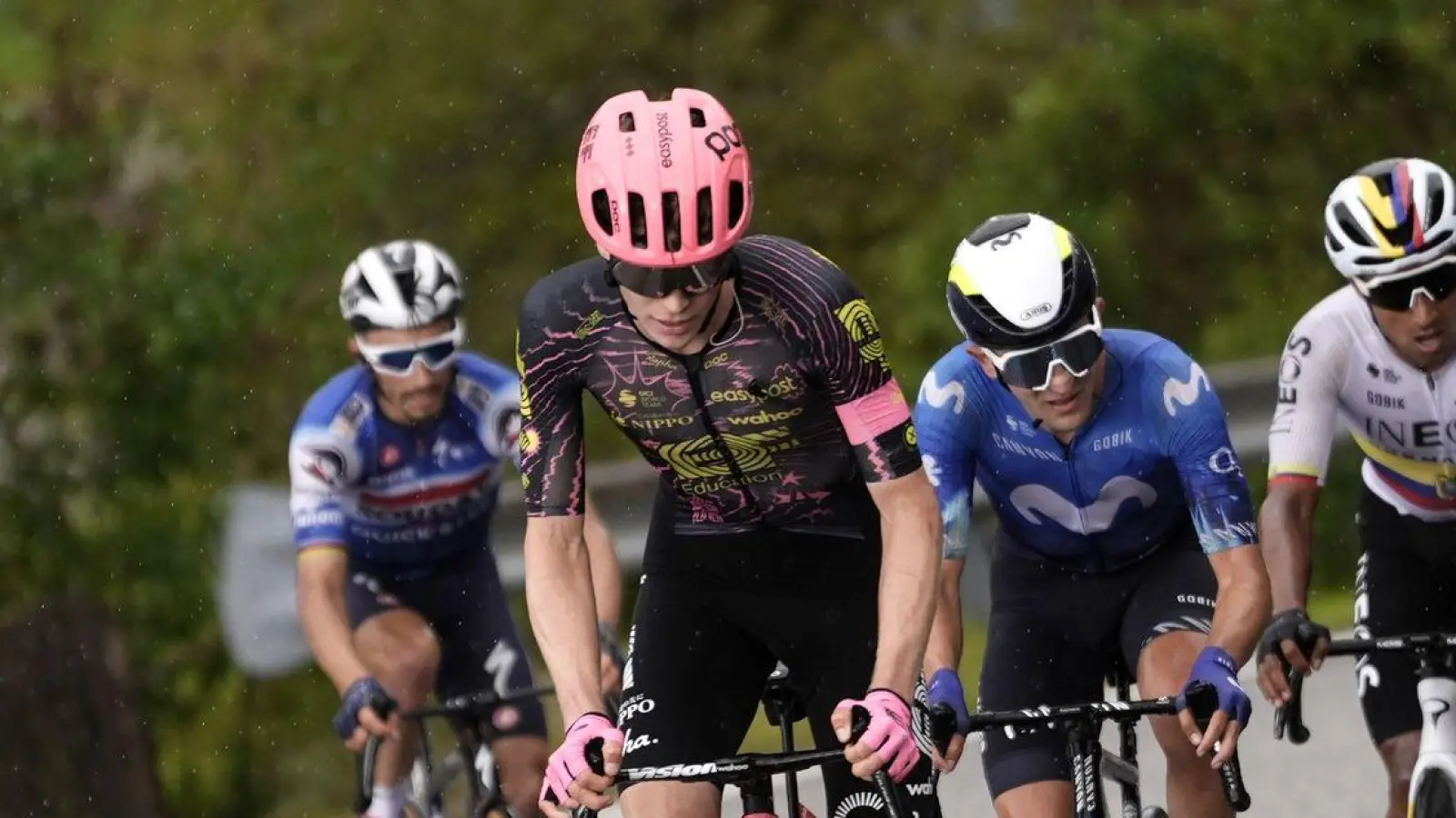 Georg Steinhauser (M) ist erneut auf das Podium gefahren. (Foto: Fabio Ferrai/LaPresse via ZUMA Press/dpa)